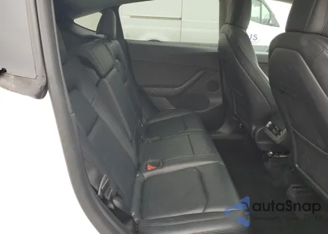 2022 Tesla Model Y z USA, uszkodzony, nr VIN 7SAYGDEE2NF423359